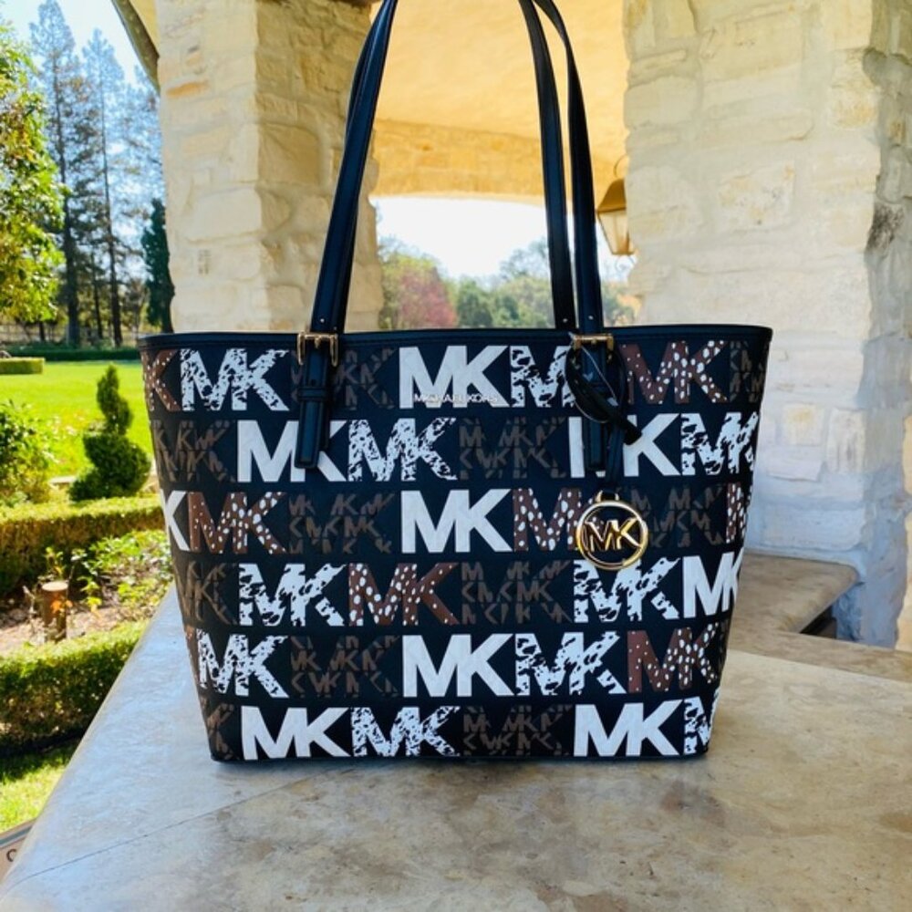 Michael kors Graphic Signature handbag NWT Authentic